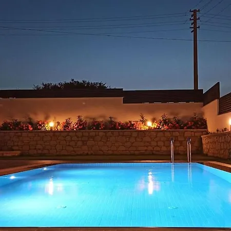 Dalyan'da, Triplex Muestakil, Havuzlu Vilă Çeşme