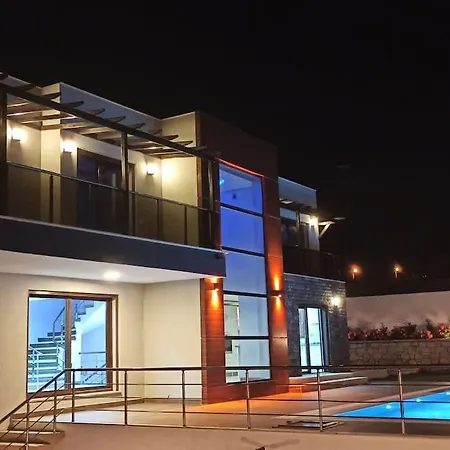 Willa Dalyan'da, Triplex Muestakil, Havuzlu Çeşme